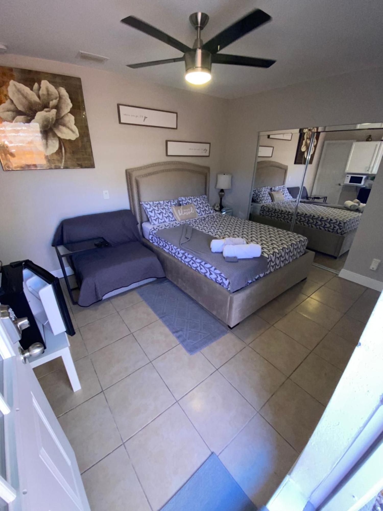 Luxurious Cozy Studio. Tampa Bagian luar foto