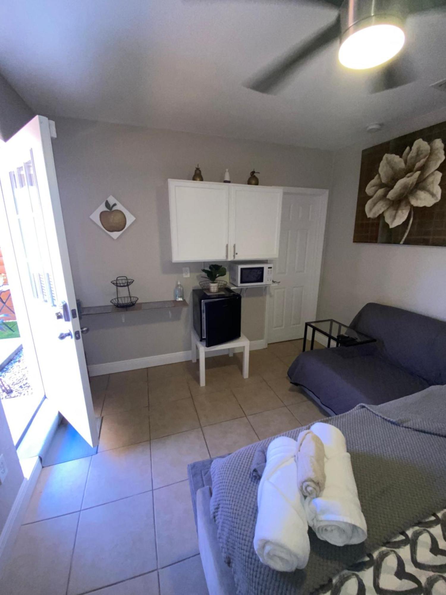 Luxurious Cozy Studio. Tampa Bagian luar foto